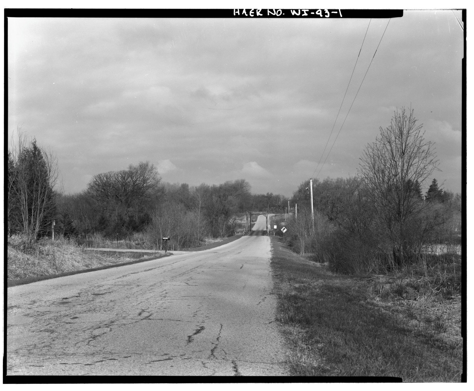 Looking east, Ninabuck Road Bridge